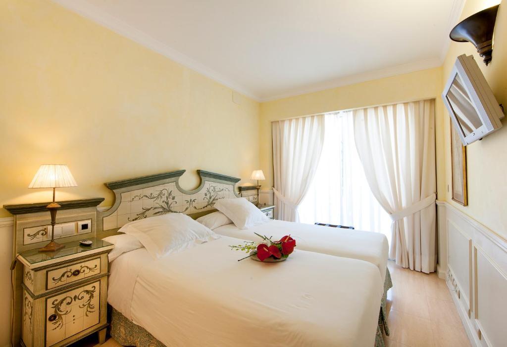 Apartamentos Guadalpin Boutique Marbella Oda fotoğraf